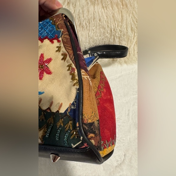 Isabella Fion Purse Lady With umbrella
Embroidered Multicolor Women's Bag - Picture 11 of 14